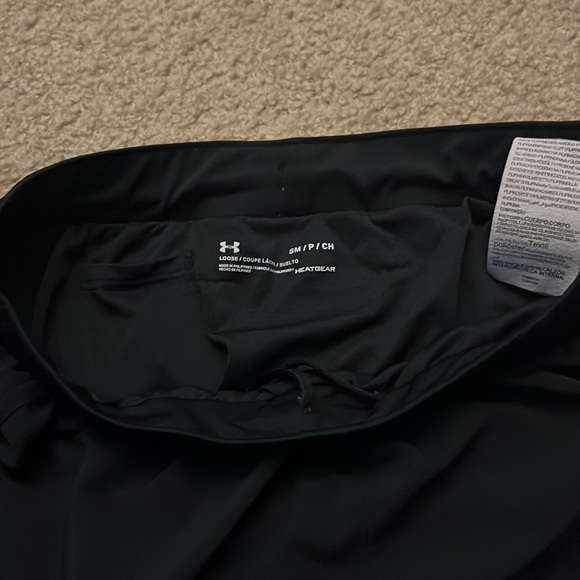 Under Armour shorts SIZE: S - Picture 3 of 3